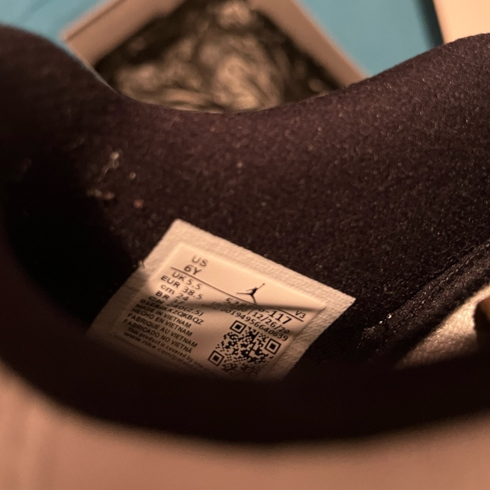 Jordan 11 - Picture 4 of 5